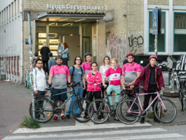 group picture of foodora food delivery riders